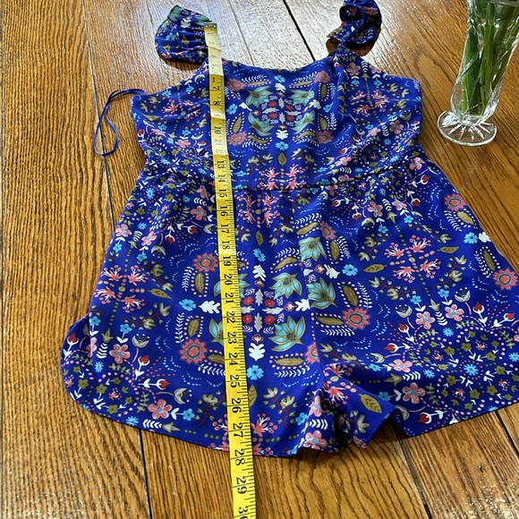 Everly floral short romper, size small, great condition. Lined. - Picture 9 of 14
